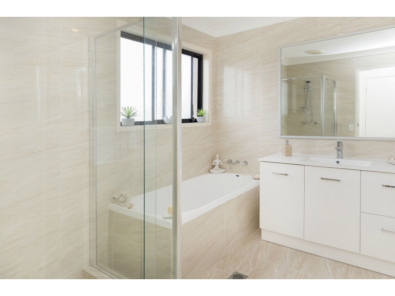 18 Regatta Avenue, Oxenford QLD 4210