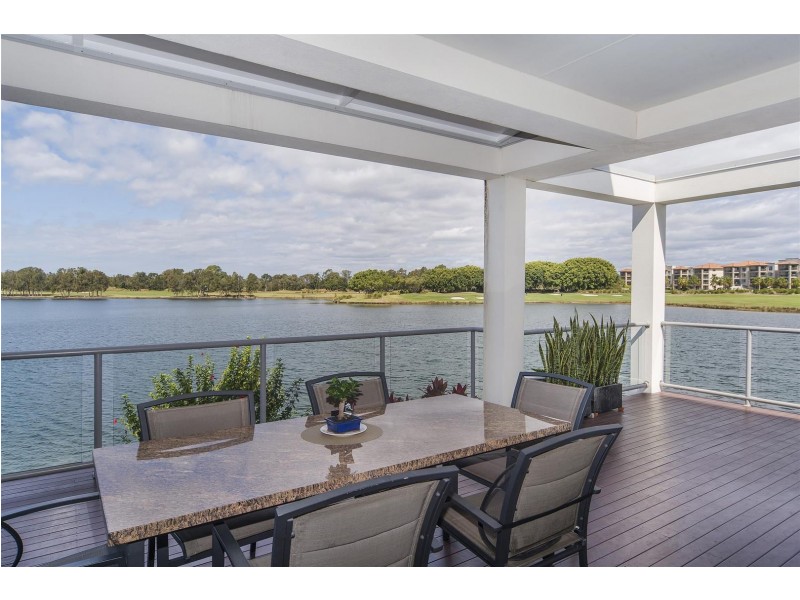 6090 Lugano Drive, Hope Island QLD 4212
