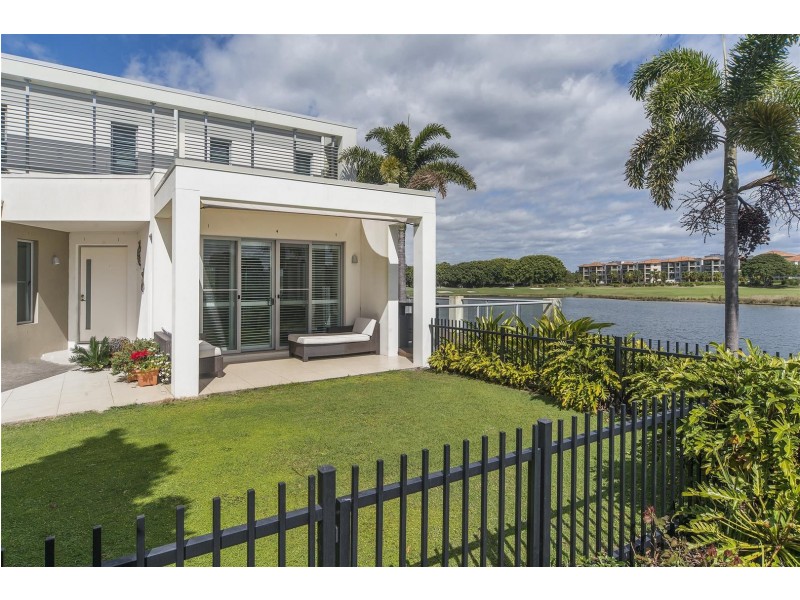 6090 Lugano Drive, Hope Island QLD 4212