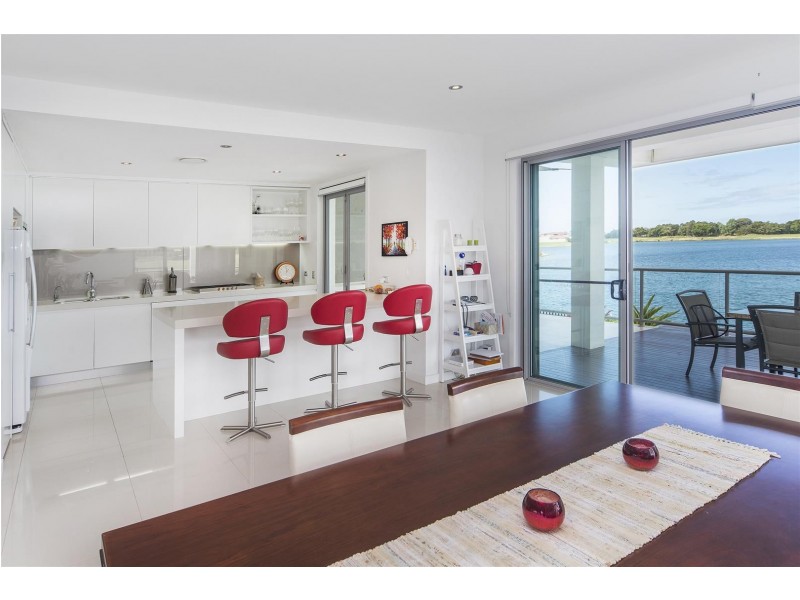 6090 Lugano Drive, Hope Island QLD 4212