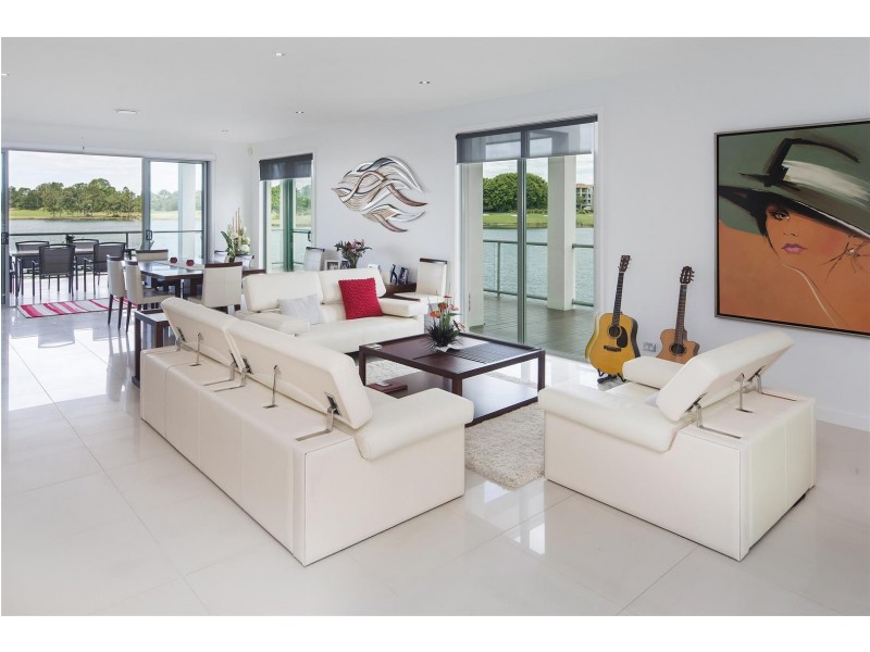 6090 Lugano Drive, Hope Island QLD 4212