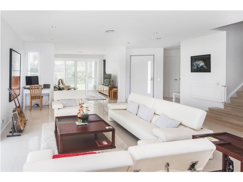 6090 Lugano Drive, Hope Island QLD 4212