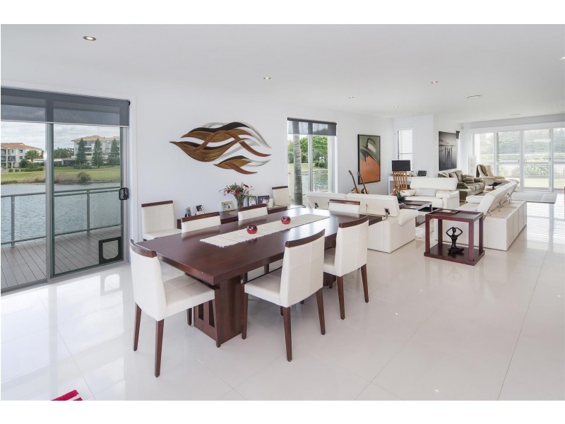 6090 Lugano Drive, Hope Island QLD 4212