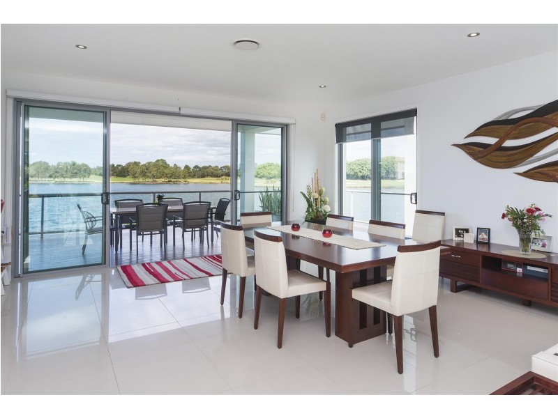 6090 Lugano Drive, Hope Island QLD 4212