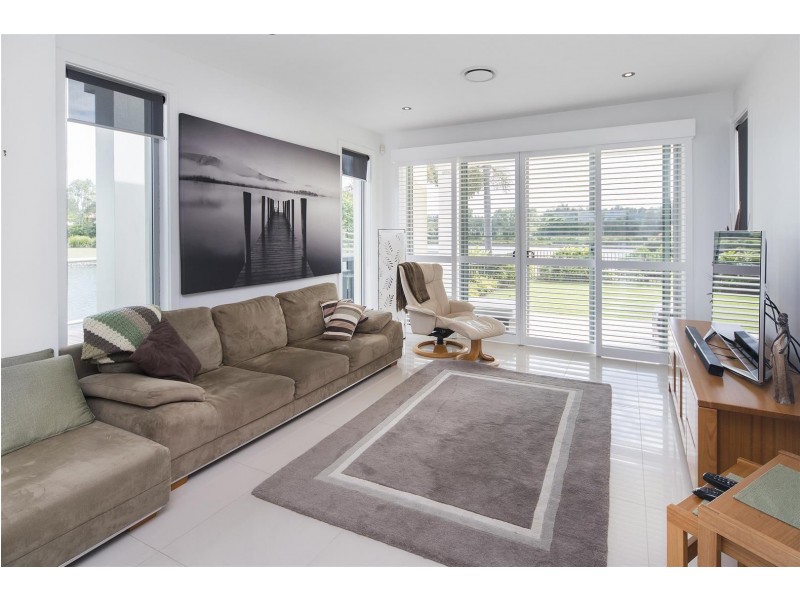 6090 Lugano Drive, Hope Island QLD 4212