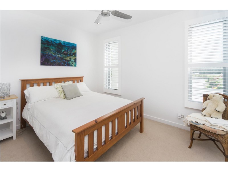 6090 Lugano Drive, Hope Island QLD 4212