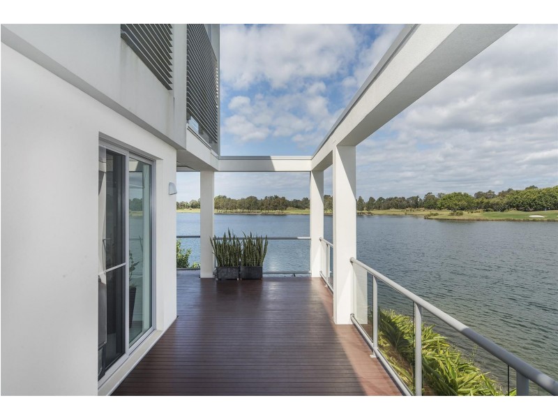 6090 Lugano Drive, Hope Island QLD 4212