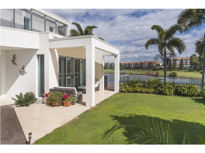 6090 Lugano Drive, Hope Island QLD 4212