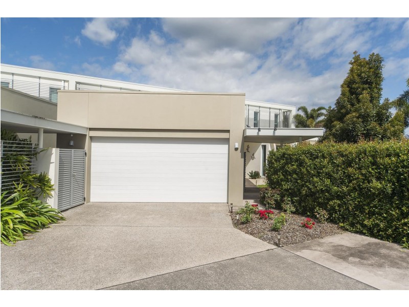 6090 Lugano Drive, Hope Island QLD 4212