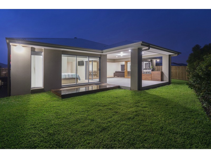 50 Ningaloo Drive, Pimpama QLD 4209