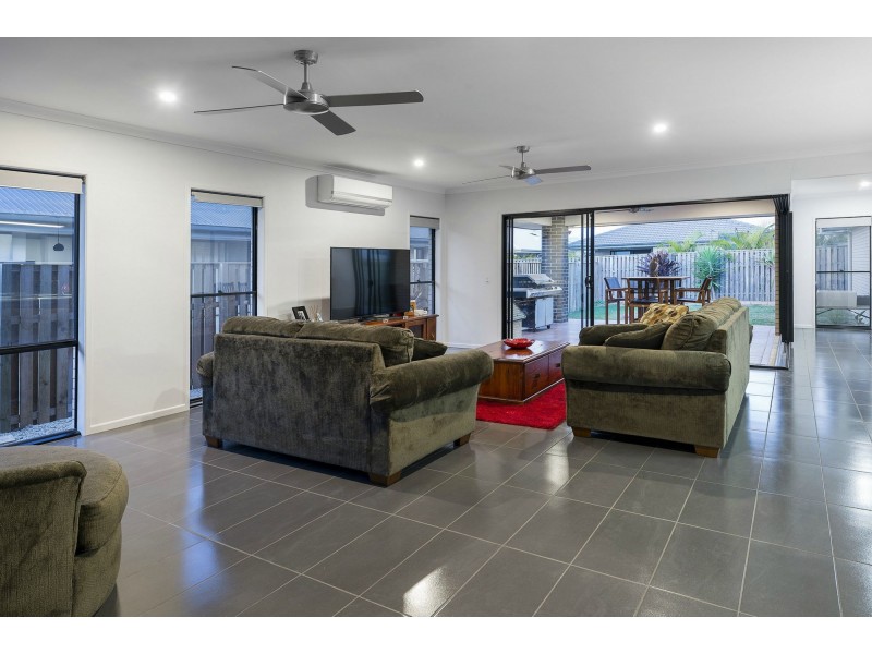 71 Ningaloo Drive, Pimpama QLD 4209