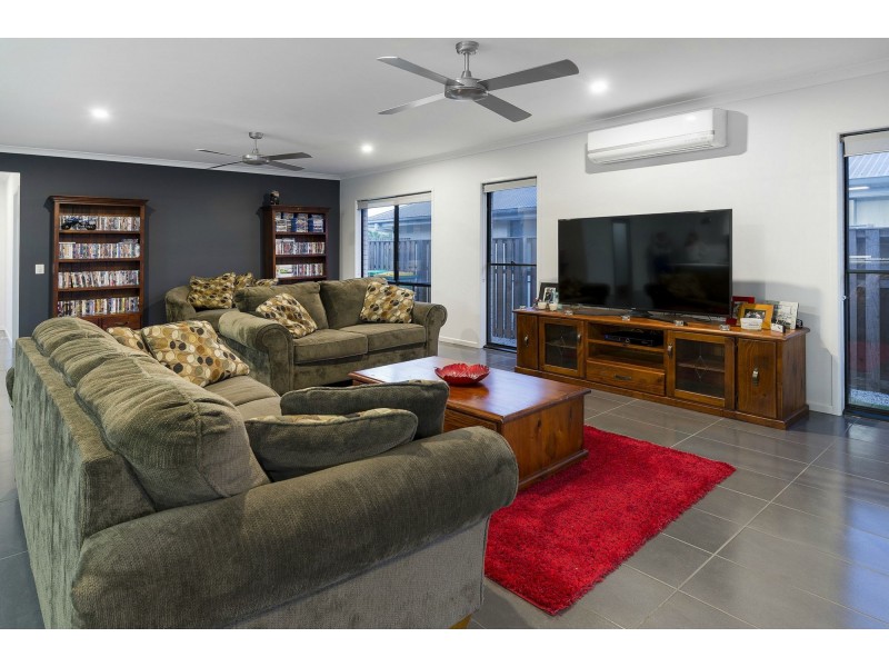 71 Ningaloo Drive, Pimpama QLD 4209