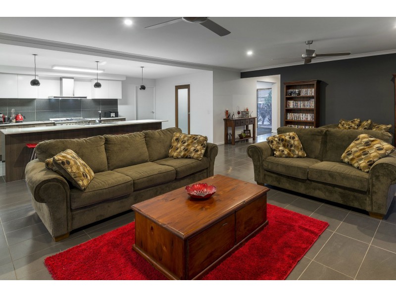 71 Ningaloo Drive, Pimpama QLD 4209