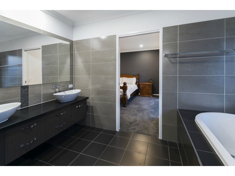 71 Ningaloo Drive, Pimpama QLD 4209