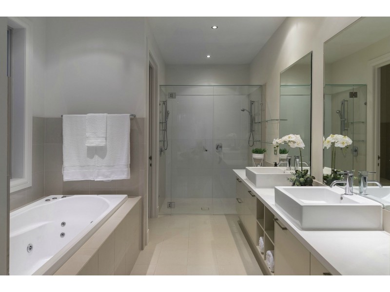 2091 The Circle, Hope Island QLD 4212