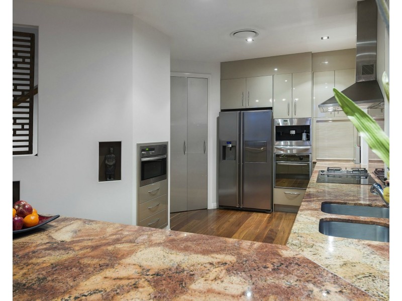 2164 Beaufort Way, Hope Island QLD 4212