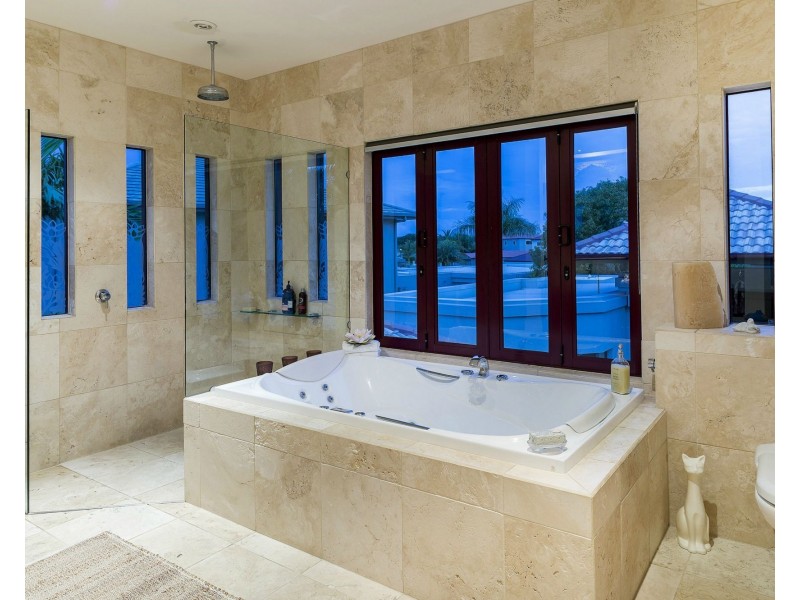 2164 Beaufort Way, Hope Island QLD 4212