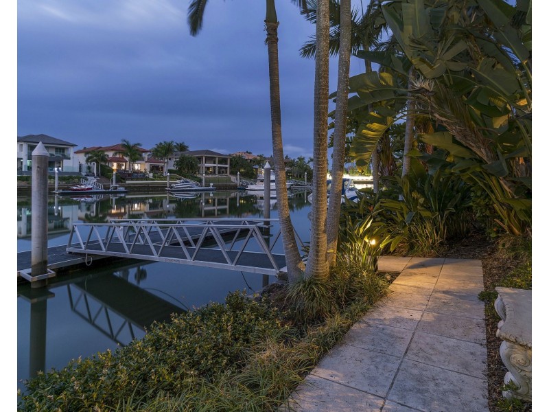 2164 Beaufort Way, Hope Island QLD 4212