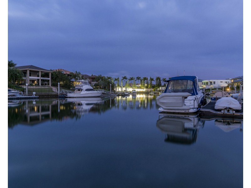 2164 Beaufort Way, Hope Island QLD 4212