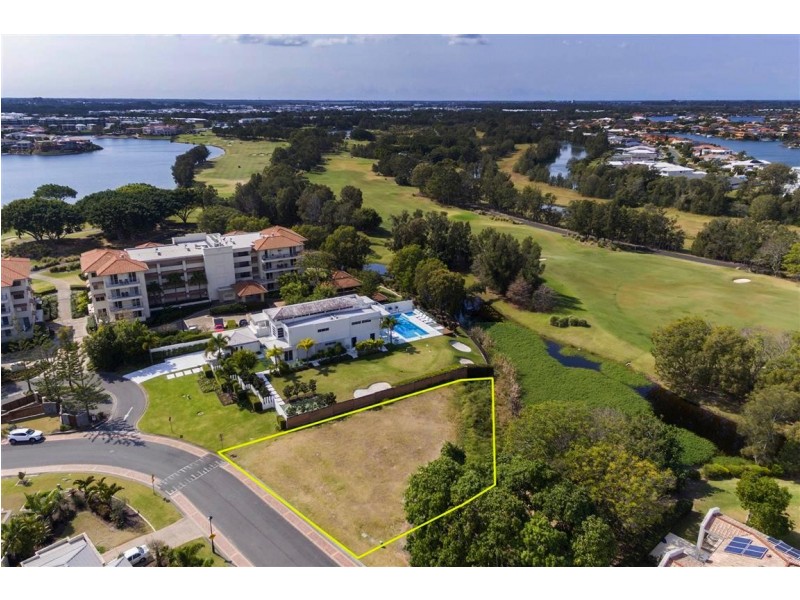 8443 Magnolia Drive East, Hope Island QLD 4212