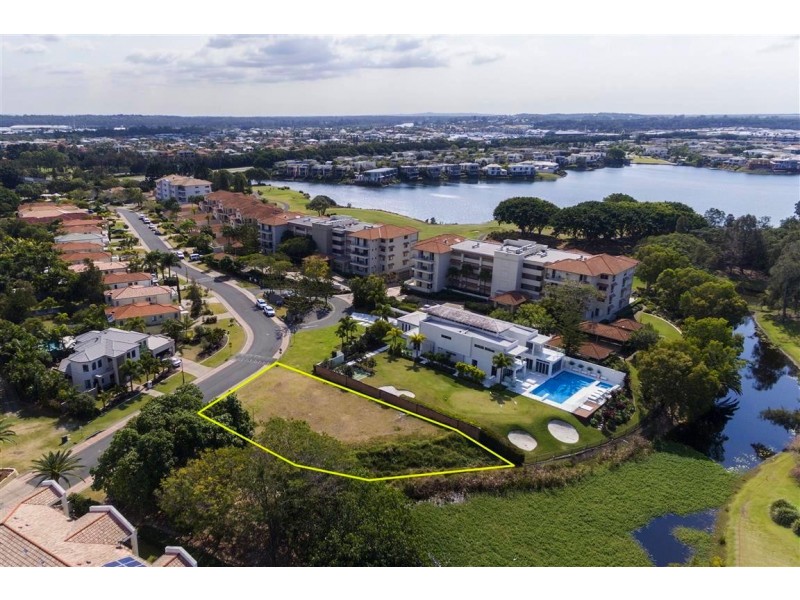 8443 Magnolia Drive East, Hope Island QLD 4212