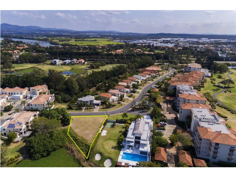 8443 Magnolia Drive East, Hope Island QLD 4212