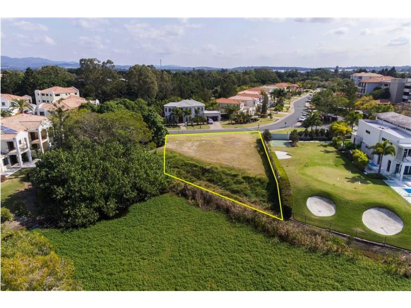 8443 Magnolia Drive East, Hope Island QLD 4212