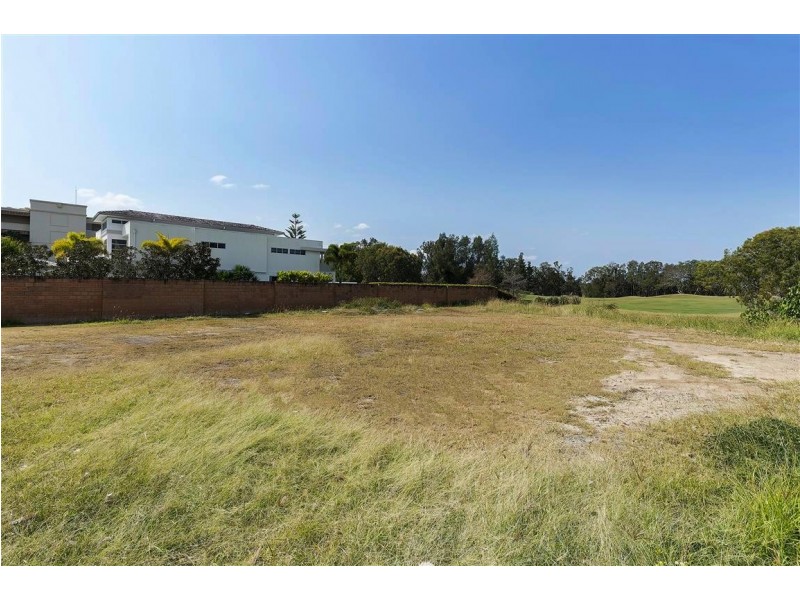 8443 Magnolia Drive East, Hope Island QLD 4212