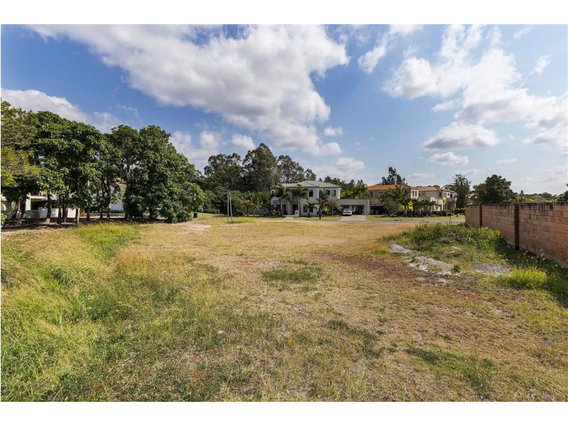 8443 Magnolia Drive East, Hope Island QLD 4212