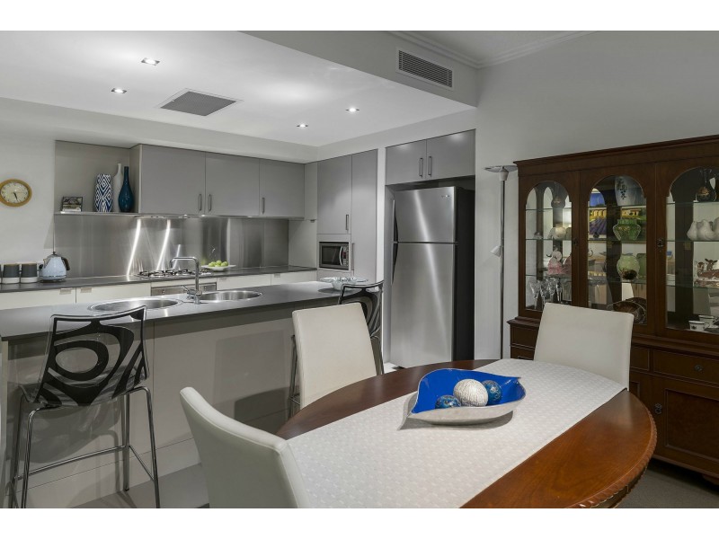 1725/1 Rialto Quay Drive, Hope Island QLD 4212