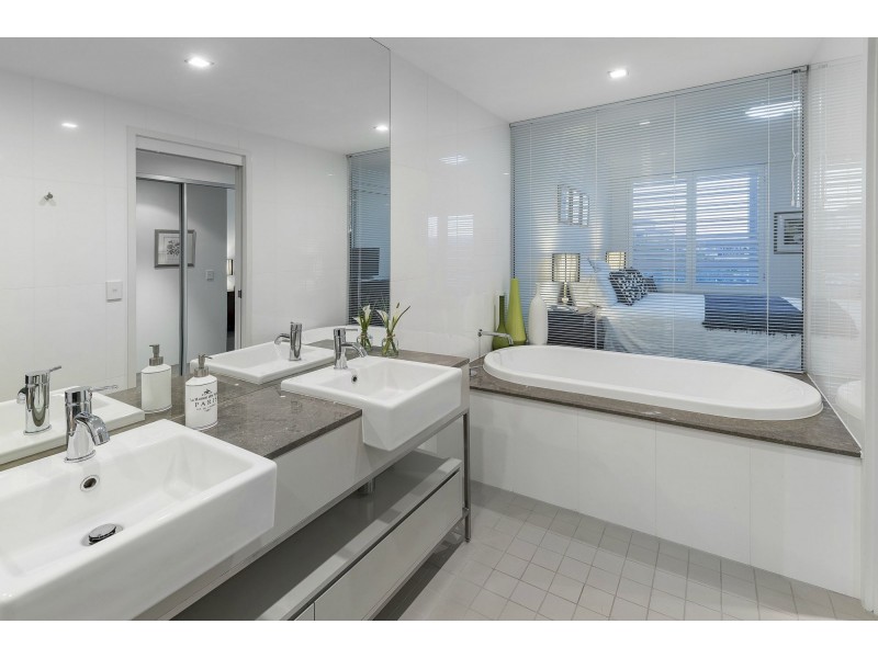 1725/1 Rialto Quay Drive, Hope Island QLD 4212