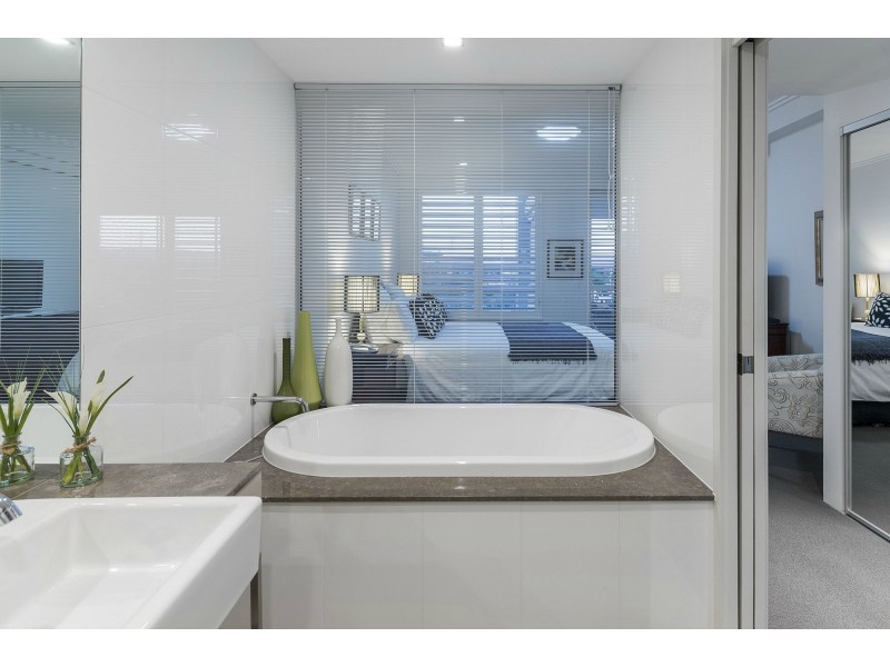 1725/1 Rialto Quay Drive, Hope Island QLD 4212