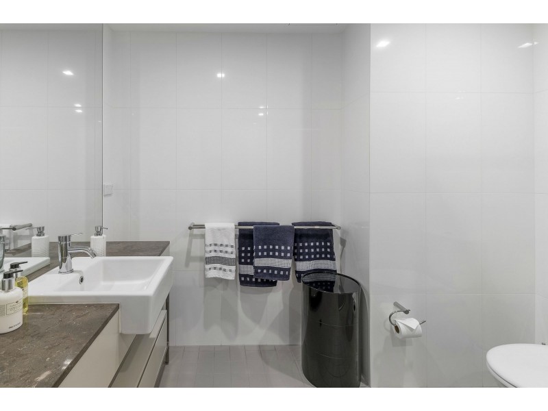 1725/1 Rialto Quay Drive, Hope Island QLD 4212
