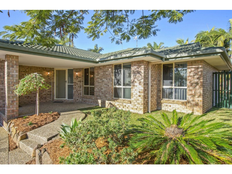2 Desert Falls Crescent, Parkwood QLD 4214
