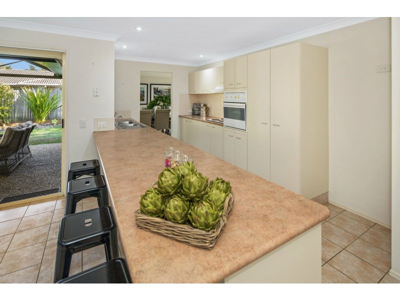 2 Desert Falls Crescent, Parkwood QLD 4214
