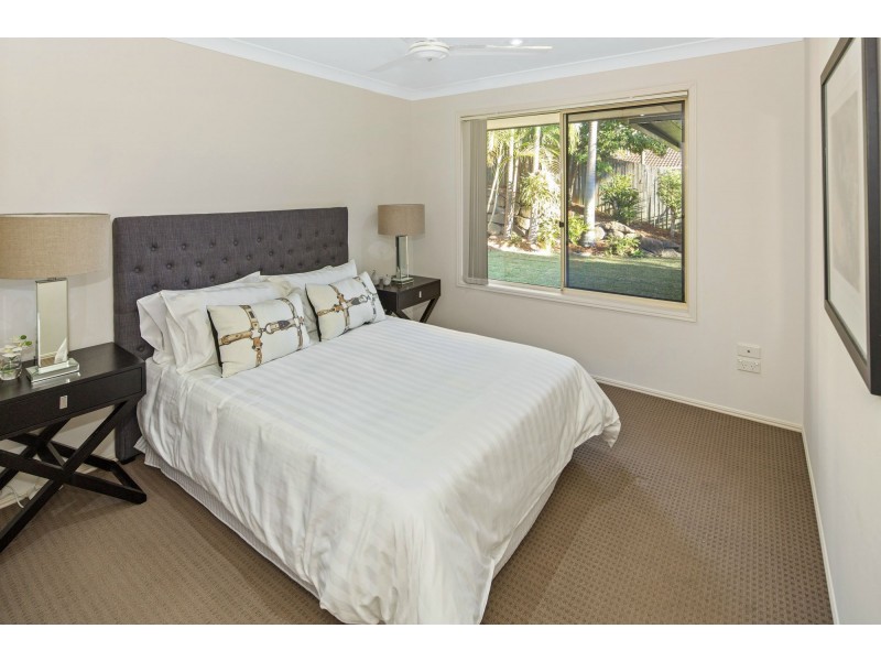 2 Desert Falls Crescent, Parkwood QLD 4214