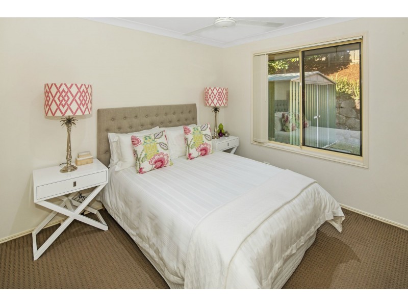 2 Desert Falls Crescent, Parkwood QLD 4214