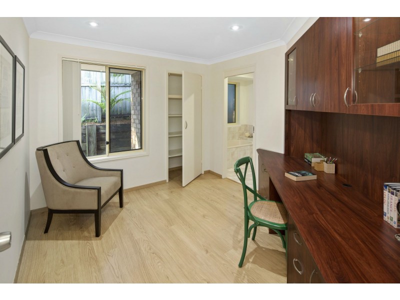 2 Desert Falls Crescent, Parkwood QLD 4214