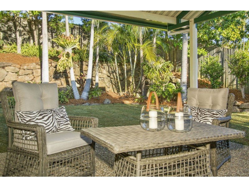 2 Desert Falls Crescent, Parkwood QLD 4214