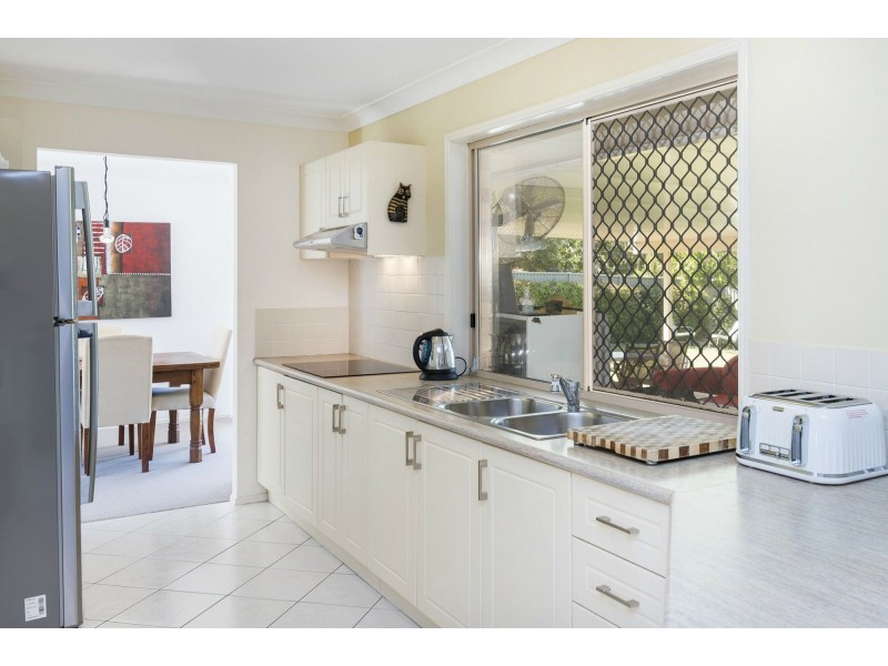 4 Greenwood Court, Helensvale QLD 4212