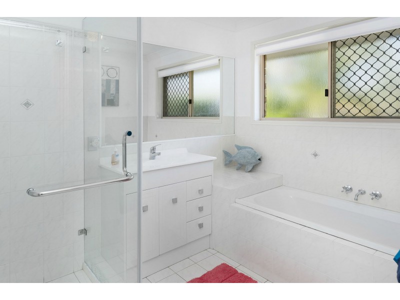 4 Greenwood Court, Helensvale QLD 4212