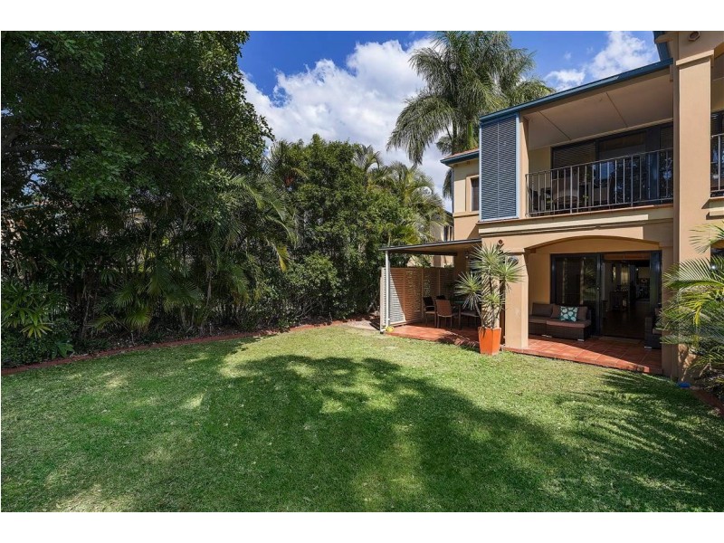 3266 Palladian Drive, Hope Island QLD 4212