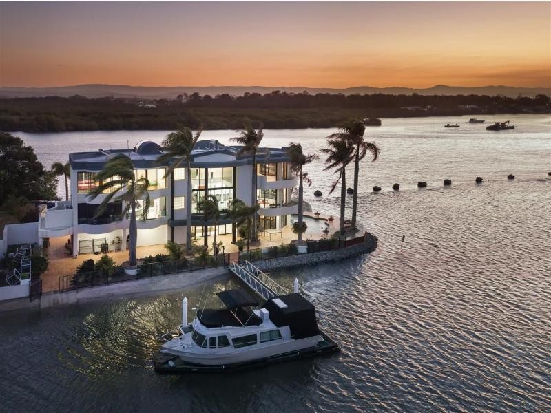 103 Tradewinds Avenue, Paradise Point QLD 4216