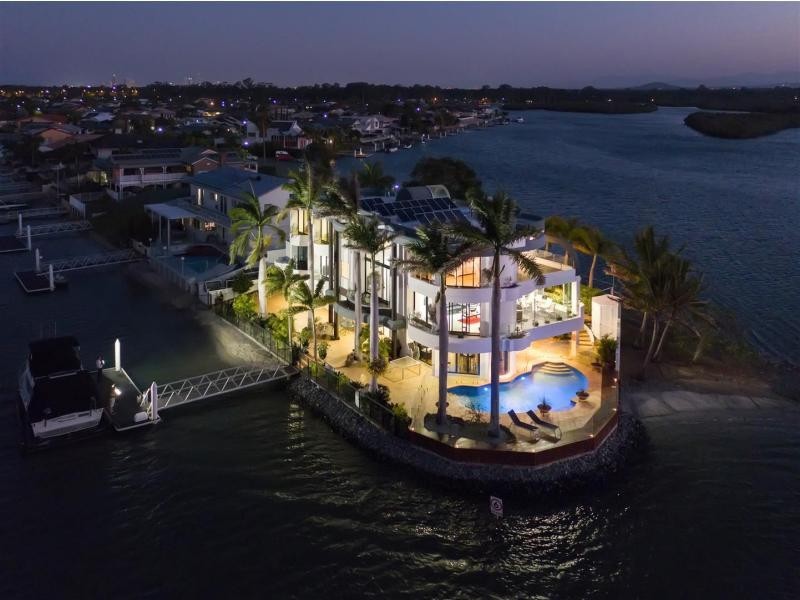 103 Tradewinds Avenue, Paradise Point QLD 4216