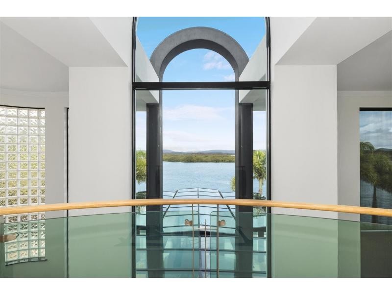 103 Tradewinds Avenue, Paradise Point QLD 4216