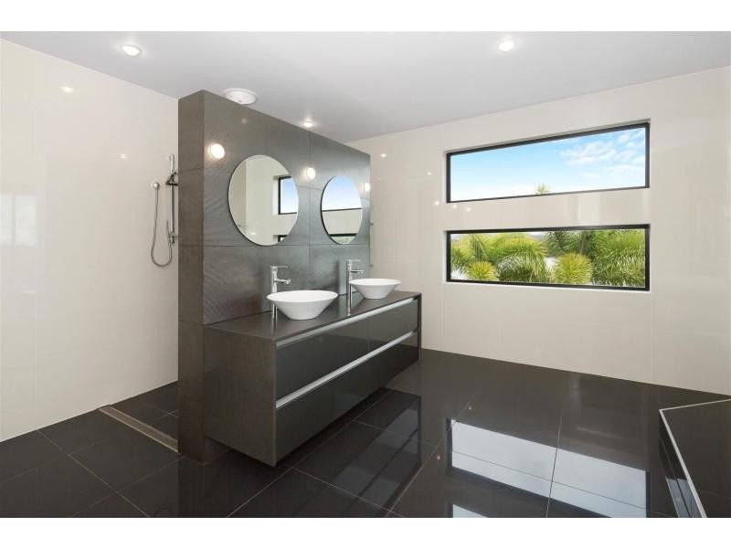 103 Tradewinds Avenue, Paradise Point QLD 4216