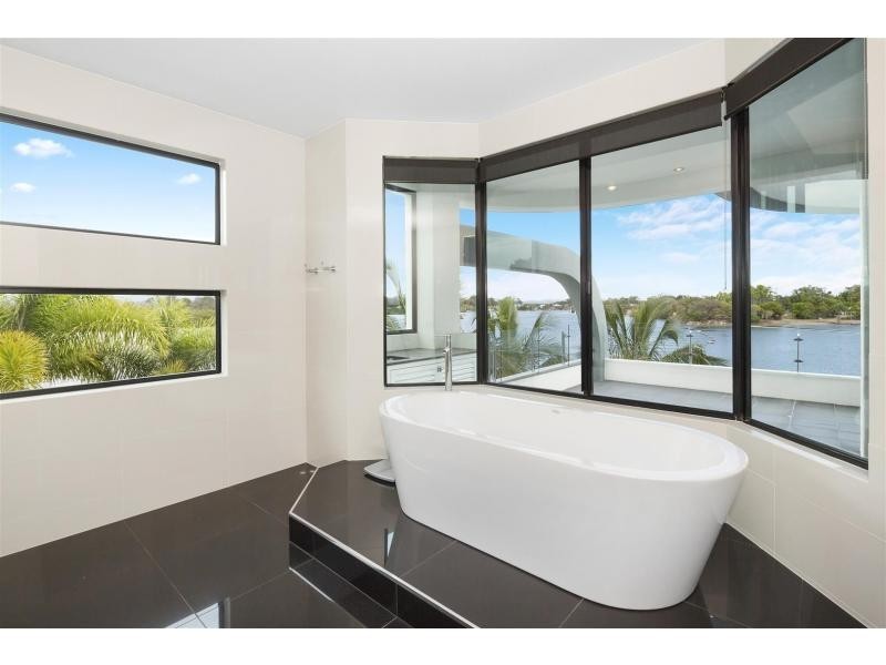 103 Tradewinds Avenue, Paradise Point QLD 4216