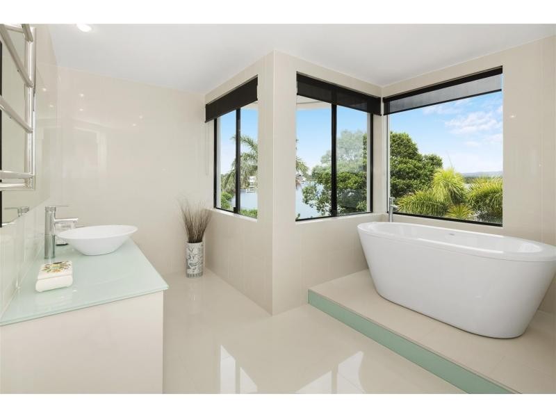 103 Tradewinds Avenue, Paradise Point QLD 4216