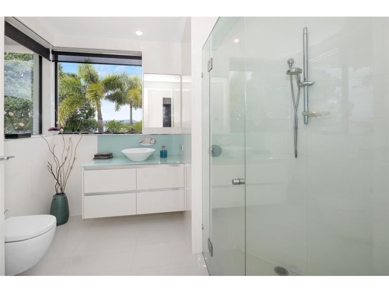 103 Tradewinds Avenue, Paradise Point QLD 4216