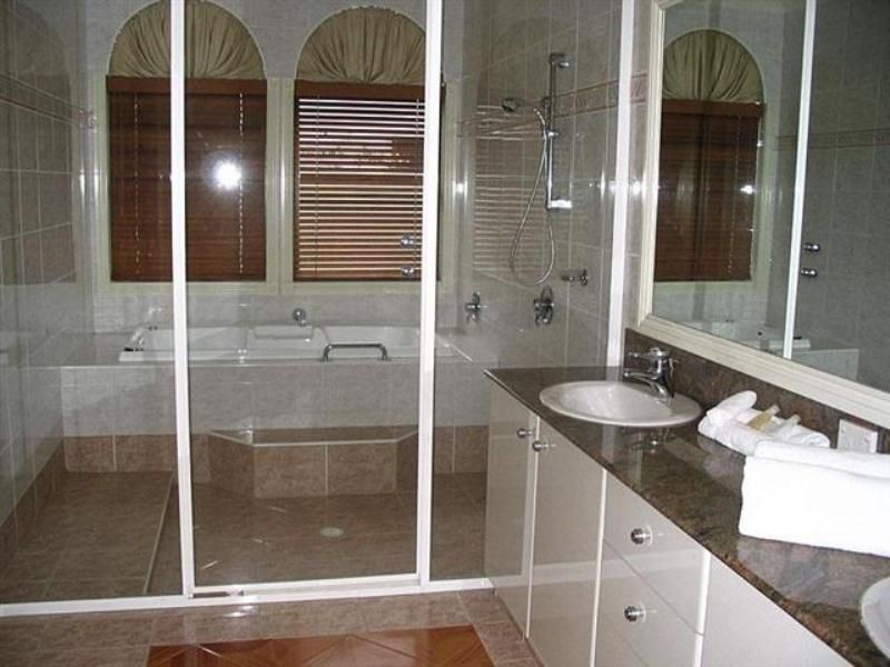 Hope Island QLD 4212